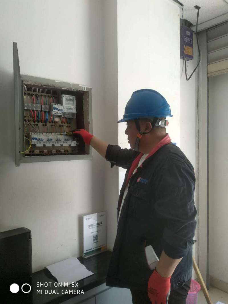 天富供電產業泉莫管理所:入戶走訪、提高客戶滿意度