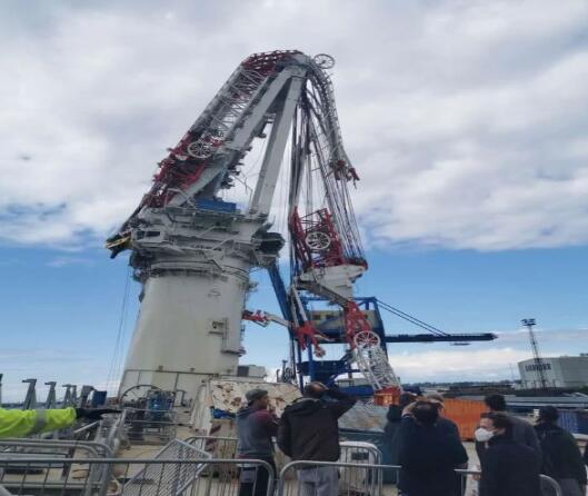 全球最大噸位風電安裝船吊臂攔腰折斷,損失1億歐元
