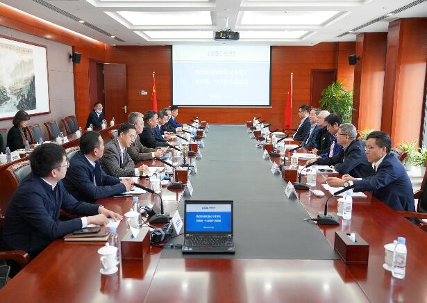 中國能建黨委書記、董事長宋海良與氫陽公司董事長程寒松座談