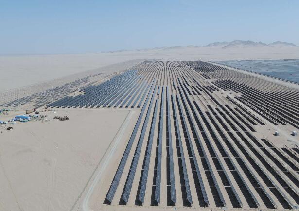 青海格爾木100兆瓦光伏項目并網發電