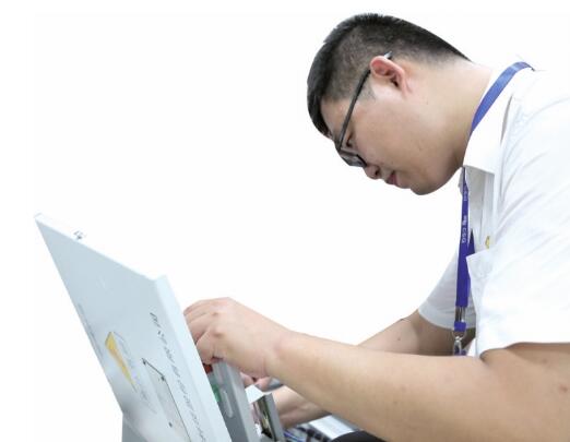 智破“四高”困局——記海南熱帶智能電網實驗室帶頭人 趙海龍