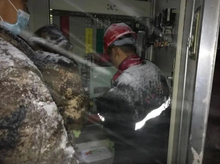 國網內蒙古通遼供電:鏖戰暴風雪 全力保供電