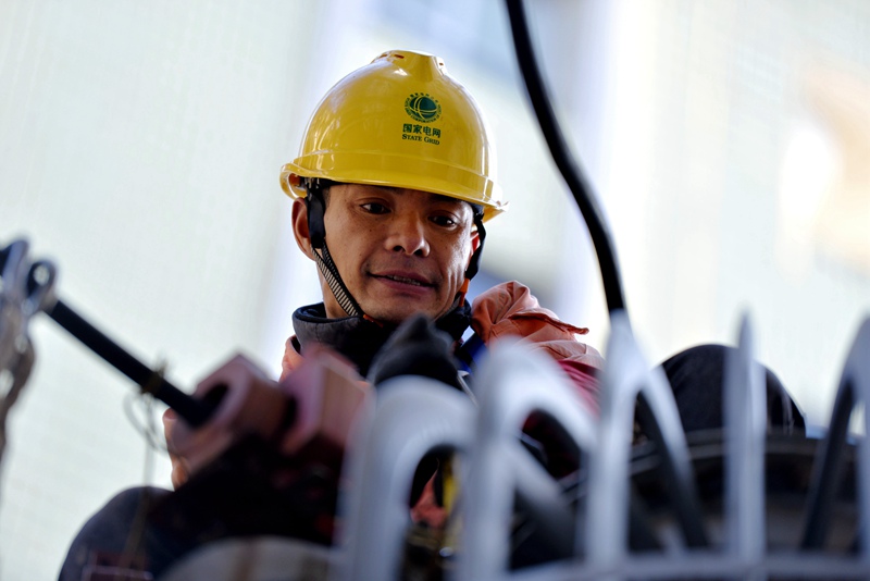 四川通江供電:老舊小區(qū)電力隱患排查 確保居民安全用電