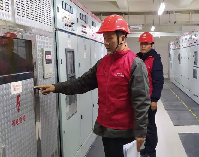 國網重慶彭水供電公司黨員服務隊開展安全用電檢查保百姓平安過節