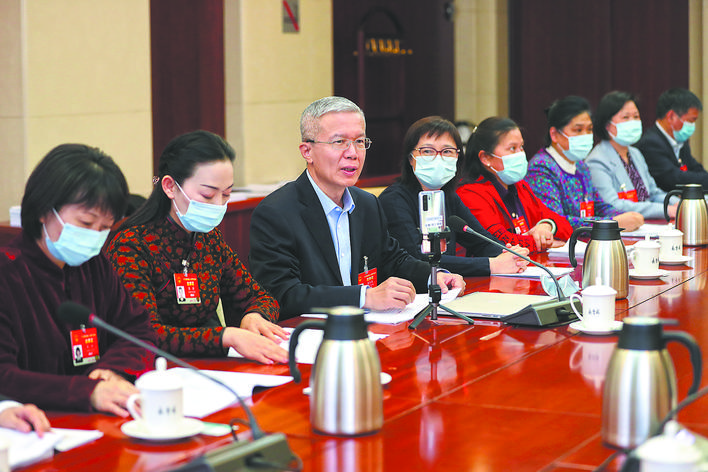 全國人大代表國網安徽省電力有限公司總經理、黨委副書記 張凡華:構建以電為中心的終端能源消費格局