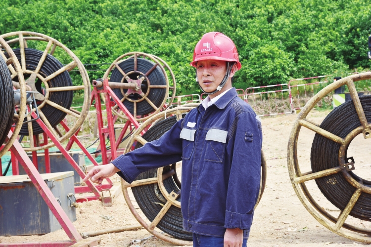 待人熱情寬厚 勤于思考自省：南網超高壓公司柳州局黨委委員、副總經理潘濟猛