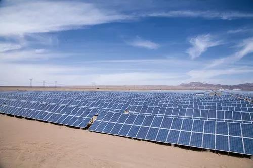 硅料“滾燙”，光伏“內耗”，誰在助推價格暴漲？