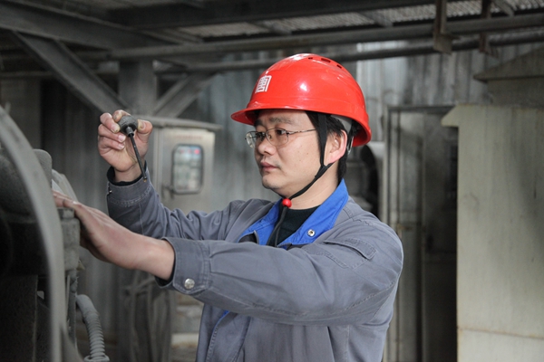 保供路上的夯基人——記大唐石門發電公司檢修副總工程師張云