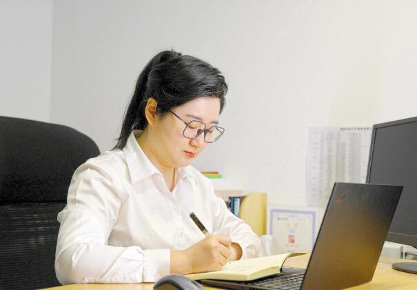 專注實干攻克難關, 建設卓越智慧車聯網平臺——記國網工匠韓慶雯