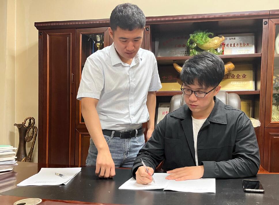 國網(wǎng)余姚市供電公司:“供電+能效服務(wù)” 助力企業(yè)節(jié)能降耗