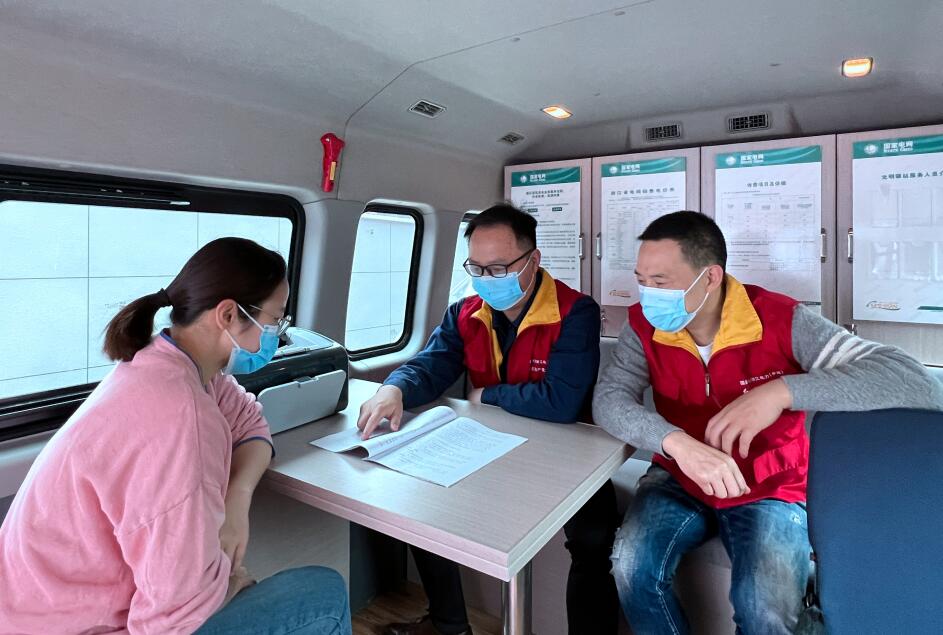 國網余姚市供電公司“紅船·光明驛站”進園區送服務