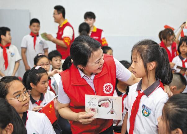 浙江永嘉縣紅十三愛心社25年，幫助4630名貧困學生