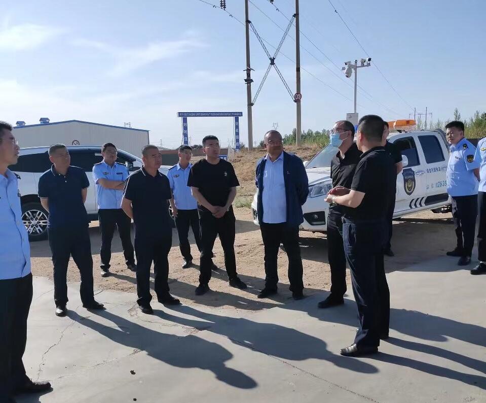 四子王輸變電管理處聯合各單位對線路重大隱患進行現場考察