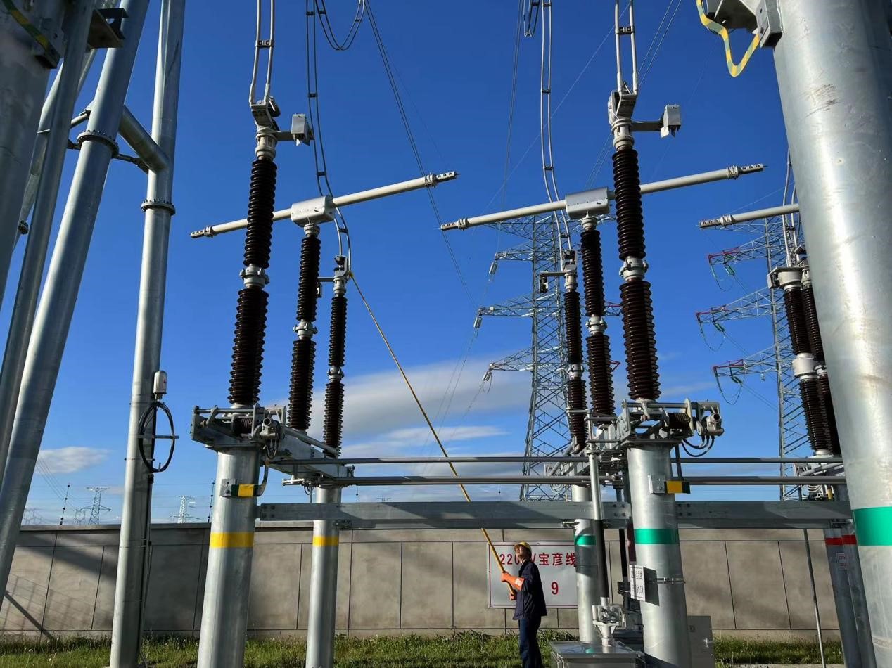 錫林郭勒超高壓供電公司圓滿完成塔寶I、II線間隔啟動工作