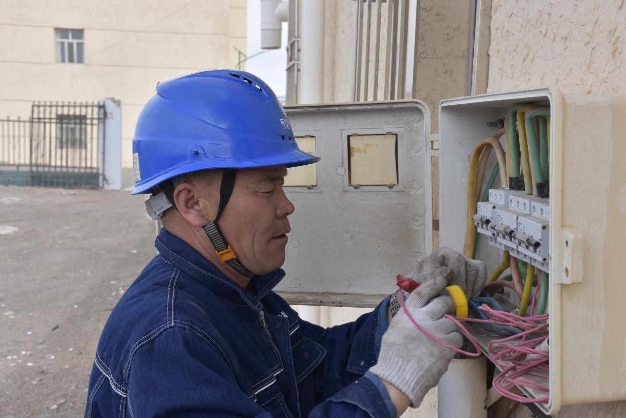“最美電力人”蘇依勒圖：邊境小鎮最亮的星