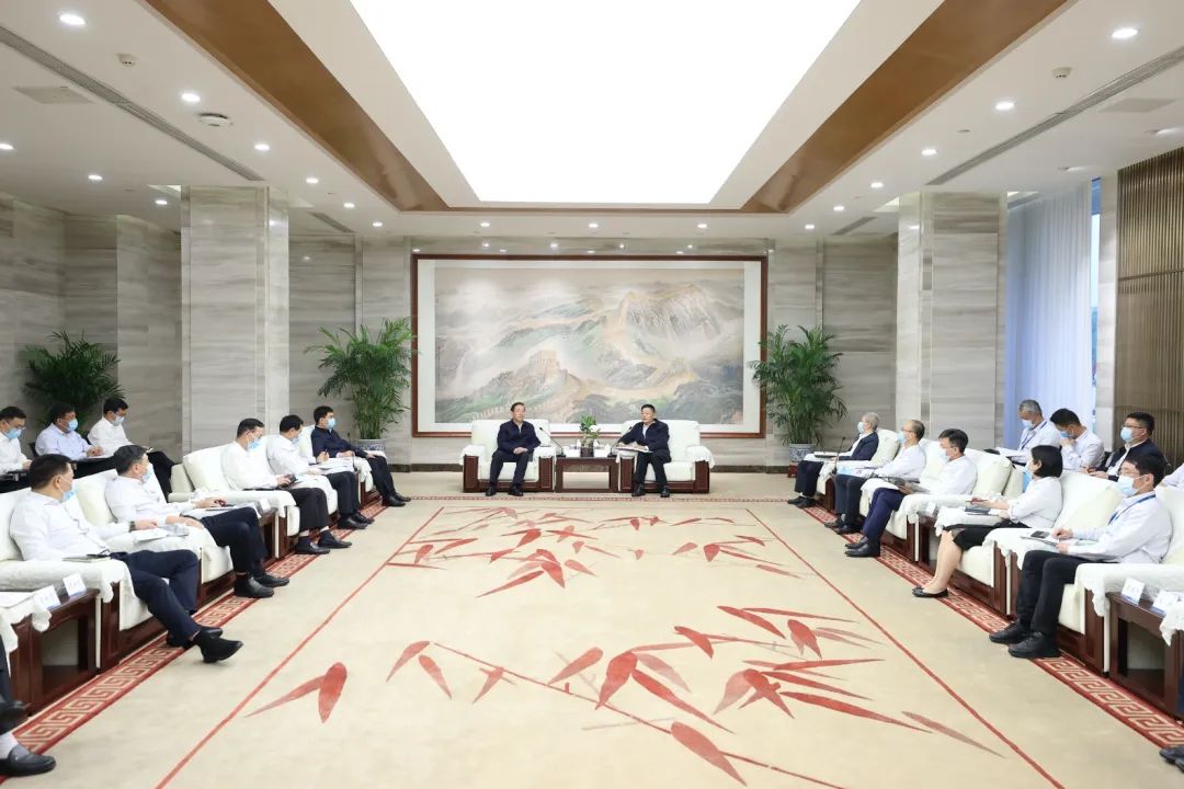 國家電網(wǎng)公司董事長、黨組書辛保安與東方電氣集團(tuán)董事長俞培根、總經(jīng)理徐鵬會談