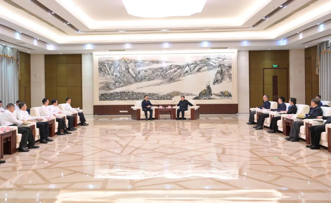 國家電網公司董事長、黨組書辛保安與四川省委書記王曉暉會談