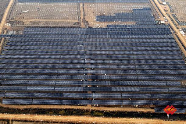 龍?jiān)措娏α?00兆瓦光伏項(xiàng)目并網(wǎng)發(fā)電