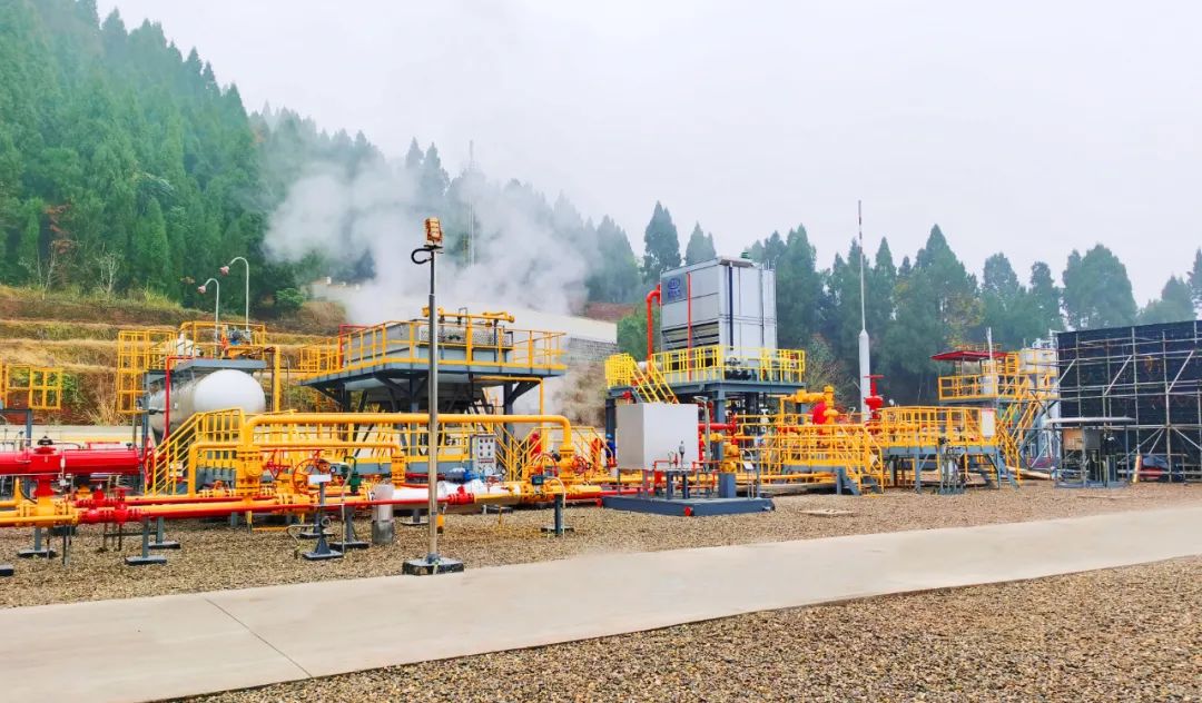 東方電氣集團自主設計制造的全國首個油氣開采伴生地熱發電項目成功投運