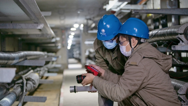 【新春走基層】國網(wǎng)鎮(zhèn)江供電公司:師徒共巡春運(yùn)電力動脈