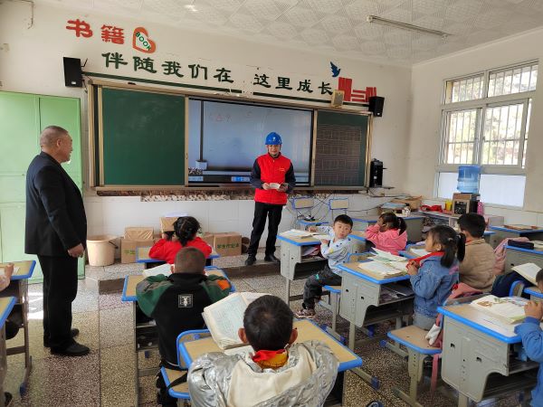 國網(wǎng)會(huì)理市供電公司:電力服務(wù)進(jìn)校園?暖心護(hù)航開學(xué)季
