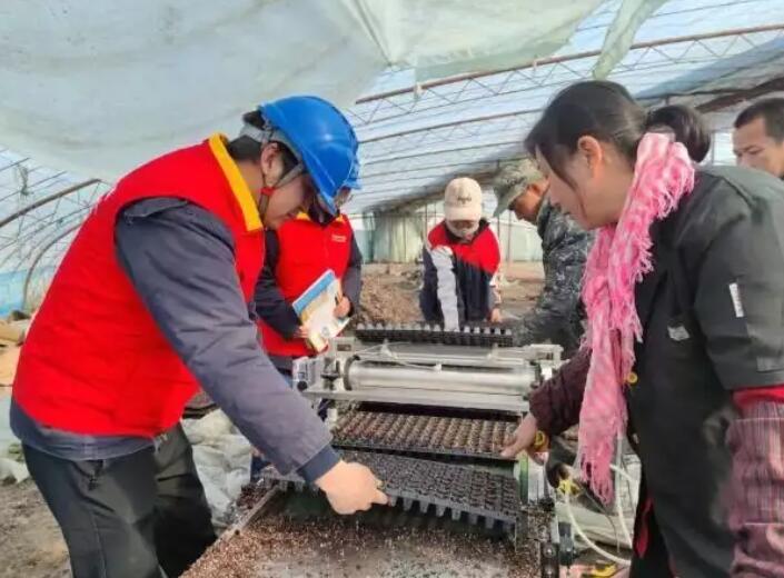 國網(wǎng)新疆電力公司貼心服務，為春耕春灌用電保駕護航