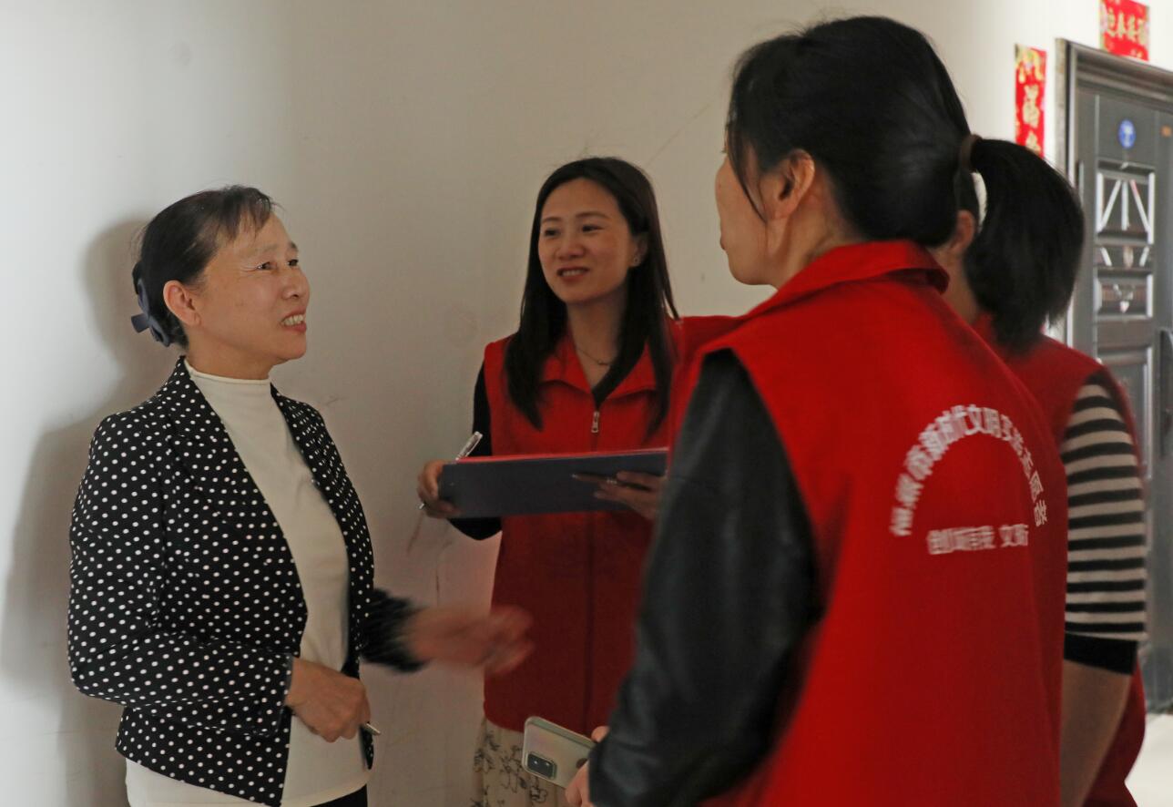 國網福鼎市供電公司開展入戶問卷調查 助力文明城市創建