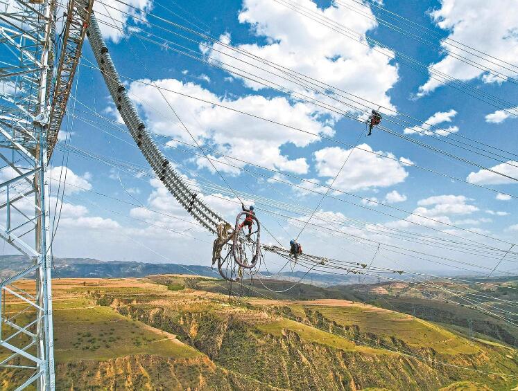 京泰酸刺溝電廠二期1000千伏送出工程建設現場