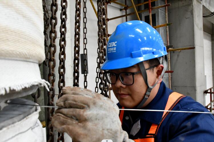 安徽省五一勞動(dòng)獎(jiǎng)?wù)芦@得者王振宇:用匠心鑄就夢(mèng)想 用焊槍繪就人生