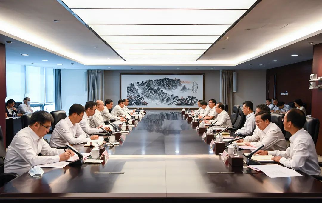 華電集團(tuán)黨組書(shū)記、董事長(zhǎng)江毅與河北省委副書(shū)記、省長(zhǎng)王正譜舉行會(huì)談