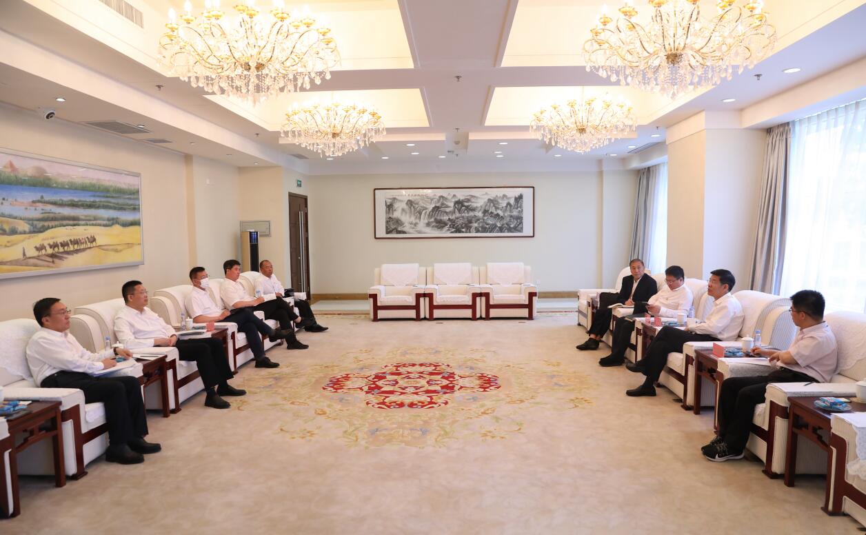 國家電投副總經(jīng)理、黨組成員徐樹彪與內(nèi)蒙古自治區(qū)黨委常委、常務(wù)副主席黃志強舉行會談