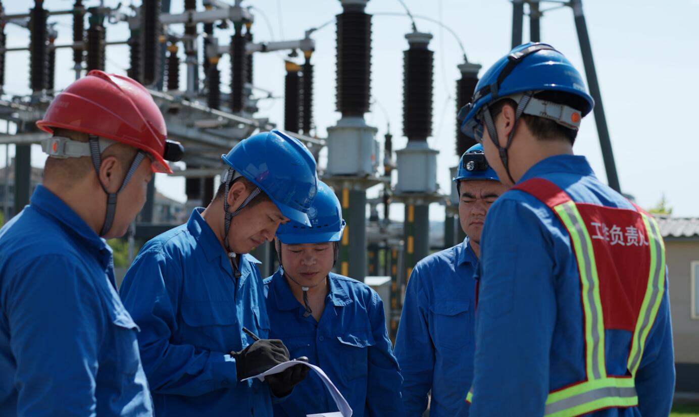 余姚市宏宇輸變電工程公司戰高溫消缺 “汗”衛清涼一夏