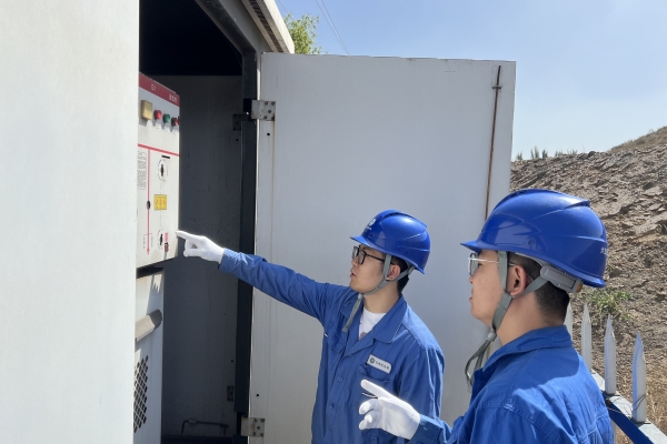 六五四供電公司:高溫下的巡檢“醫生”