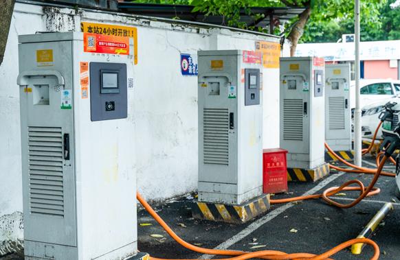 新能源汽車日漸增多,充電樁使用亂象如何管?