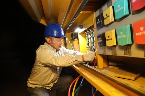 國網唐山供電公司:凌晨出發 水退人進電通