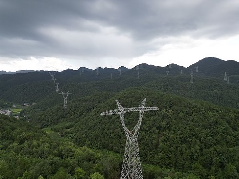 這項工程有新進展,全面進入架線施工階段
