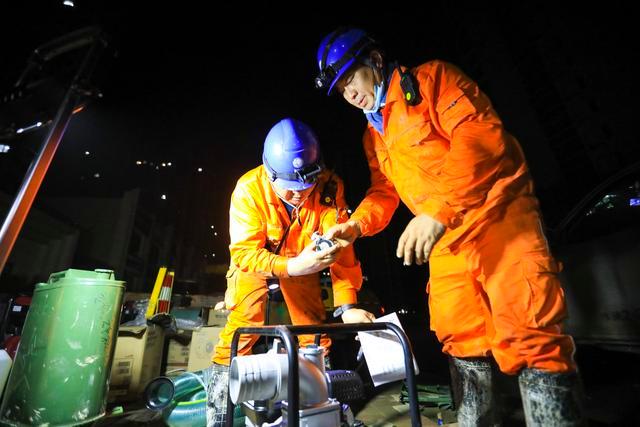 連續50小時攻堅,鄭州電力點亮涿州最大住宅小區