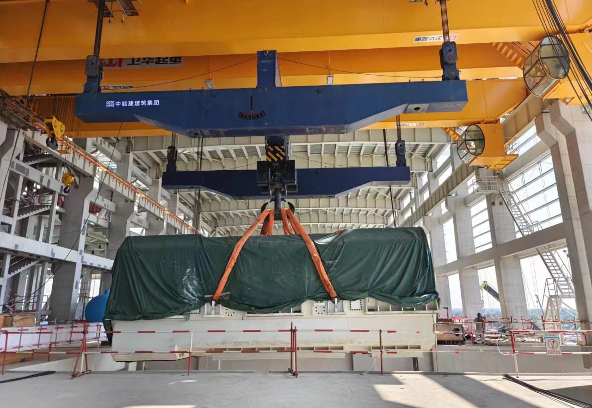 華能正寧百萬項目1號機組發電機外定子吊裝就位