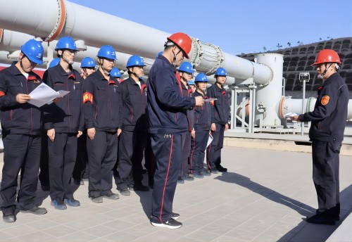 陜投集團趙石畔煤電開展觸電傷亡事故現場處置方案演練