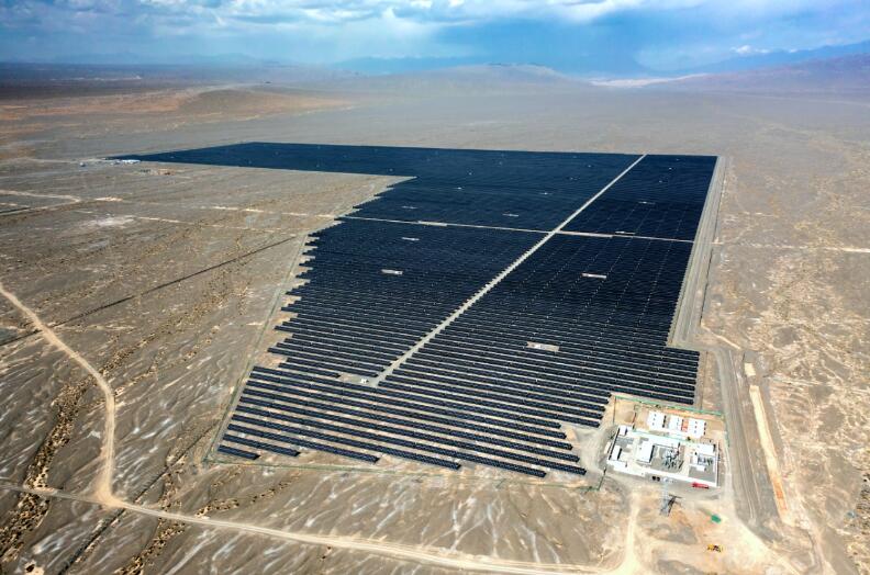 華電新疆輪臺100兆瓦光伏項目并網發電