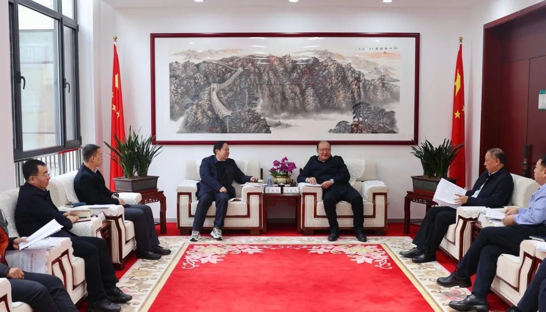 內蒙古電力集團與三峽集團就加快推進新能源建設對接交流