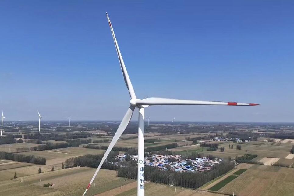 中國節(jié)能以“風電+清潔供暖” 守護千家萬戶“光與暖” 文章來源:中國節(jié)能環(huán)保集團有限公司 發(fā)布時間:2023-11-23 從中國節(jié)能獲悉,2023至2024年度冬季采暖季期間,中國節(jié)能所