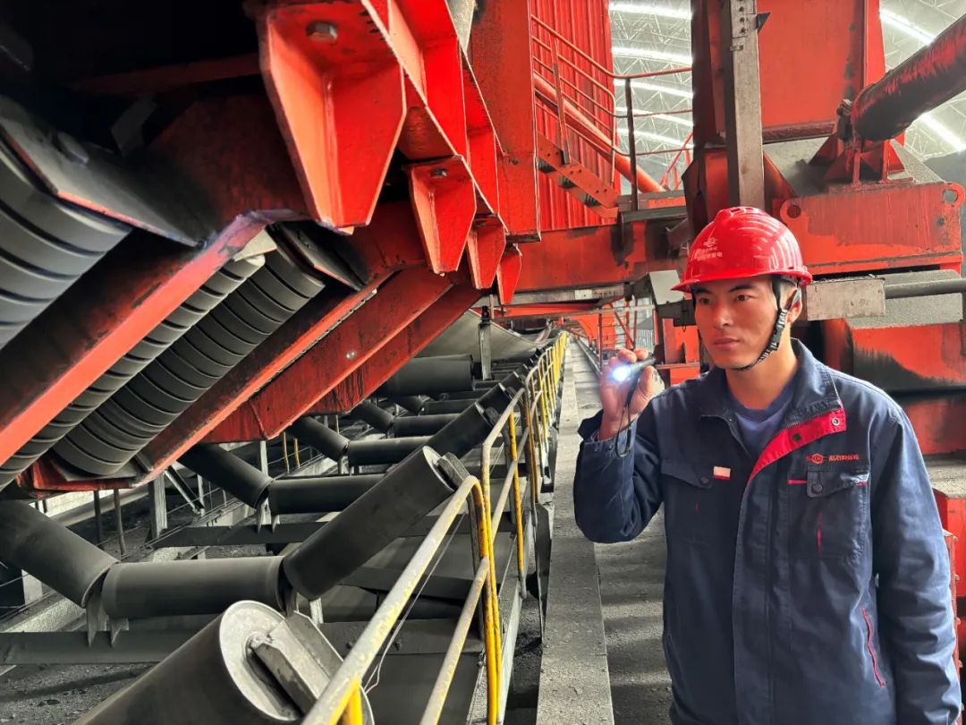 兢兢業業奉獻  平凡見證不凡——記陜投集團趙石畔煤電燃運中心主任工程師任志杰