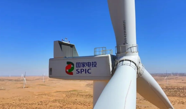 山東能源阿拉善40萬千瓦風電項目首臺風機并網發電