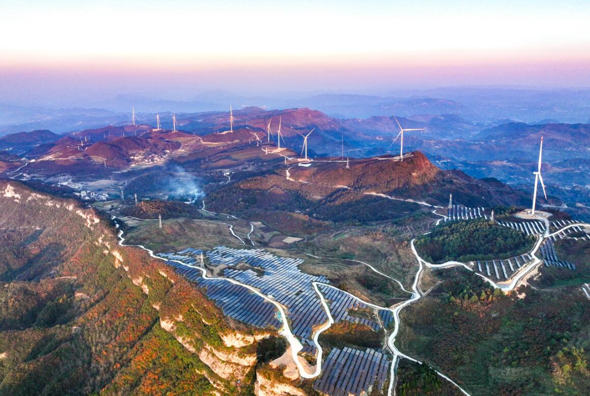 廣東能源集團頂董坡風光一體化項目全容量并網發電