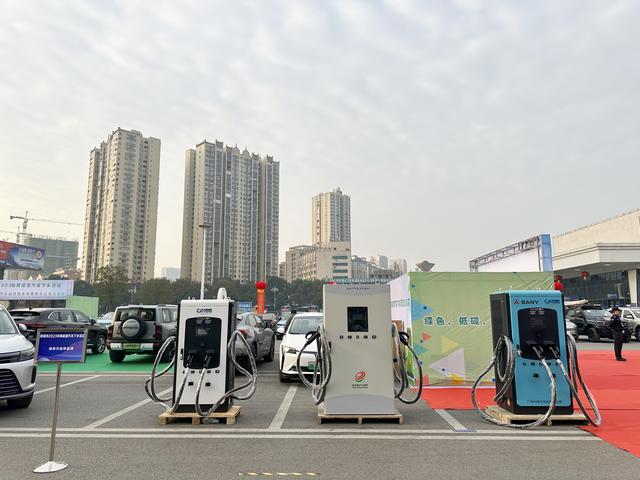 京能新能源助力婁底市新能源汽車下鄉,為鄉村振興添“綠”