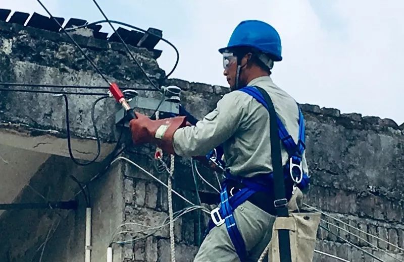 湖北通城:斷電三年的老屋,燈“亮了”