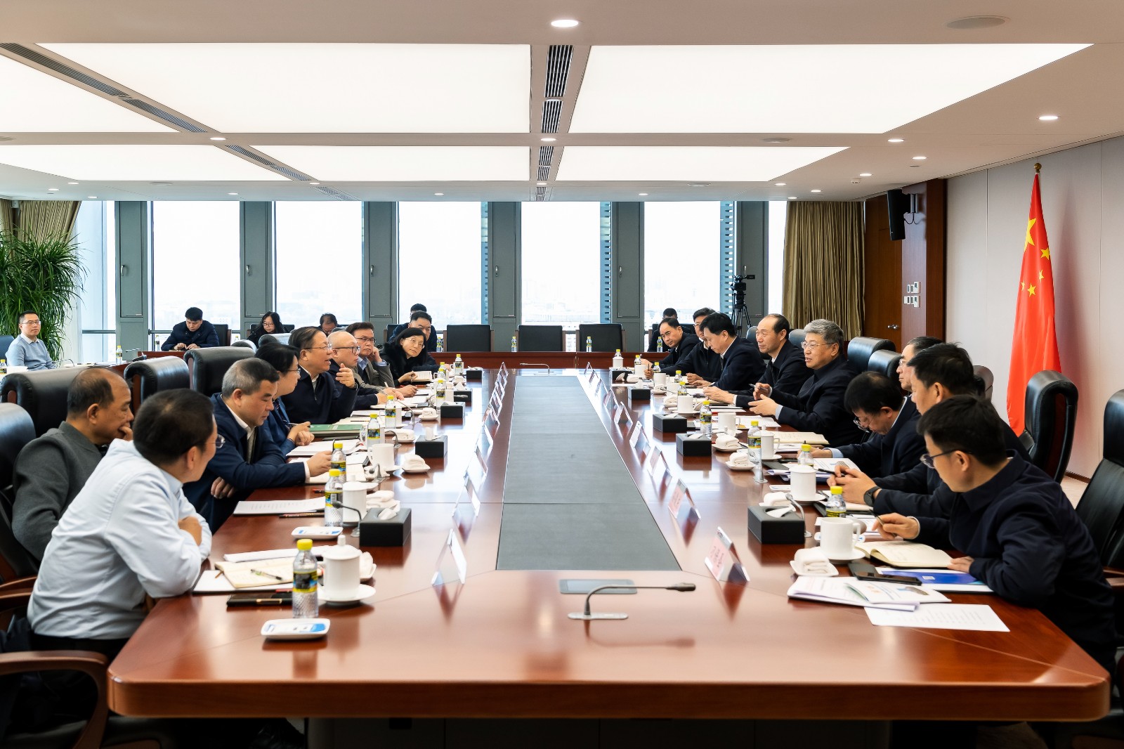 國家能源集團黨組書記、董事長劉國躍會見廣西壯族自治區政府黨組成員、國資委黨委書記秦如培