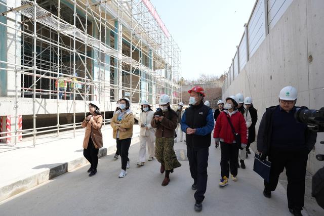 國網青島供電公司舉行500千伏島城輸變電工程建設施工現場“電網開放日”活動