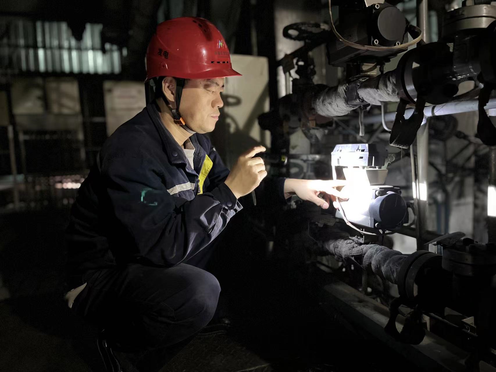 張濤：“只要需要我就一直在，同他們一起，做設(shè)備穩(wěn)定的護(hù)航人！”